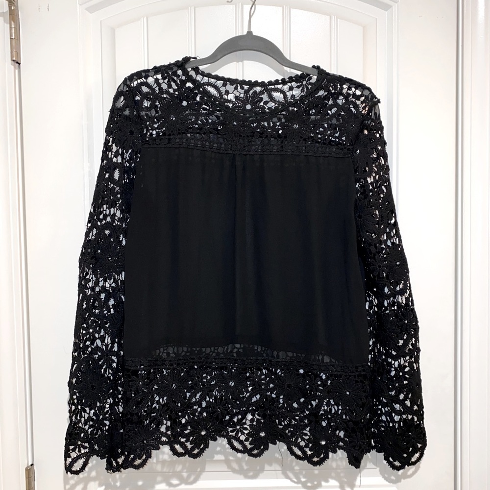 Black blouse LACE VIBES! LACE SLEEVES! Sheer base